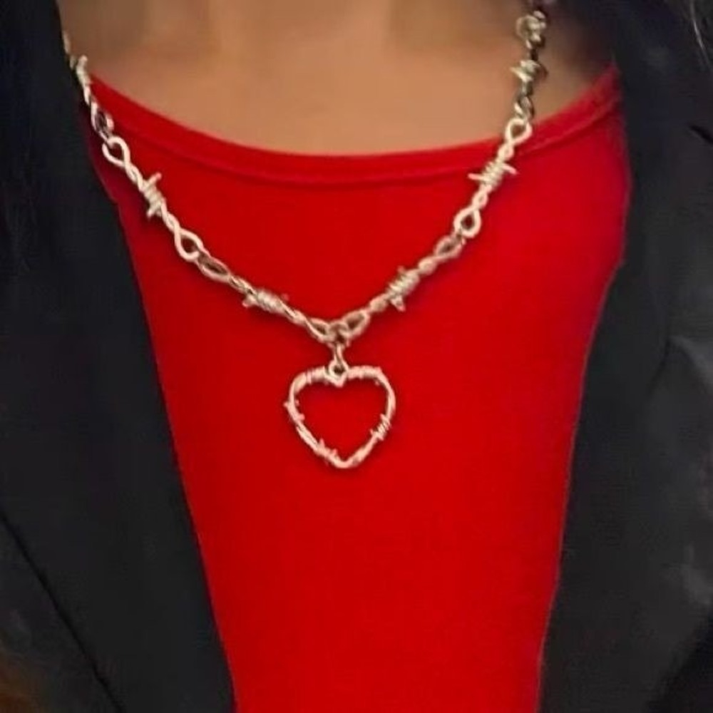 Valentine's Day Heart Barbed Wire Necklace Cupid Love Gift Silvertone 17in New - Picture 3 of 3